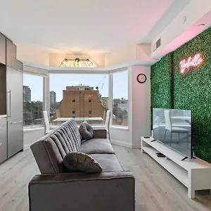 Luxurious In Yorkville Toronto
