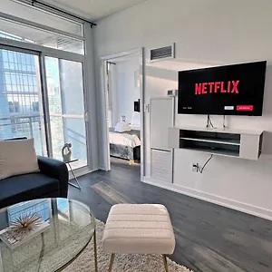 Downtown Oasis With Balcony & Free Parking Toronto