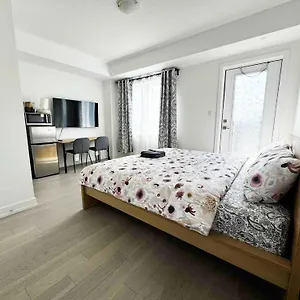 Modern Private Private Bathroom With King Bed With Tv And Optional Balcony 10 Minutes To Rogers Stadium Midtown Downtown Toronto