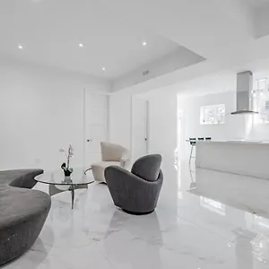  Couette-café Comfortable In Next To Yorkdale Mall