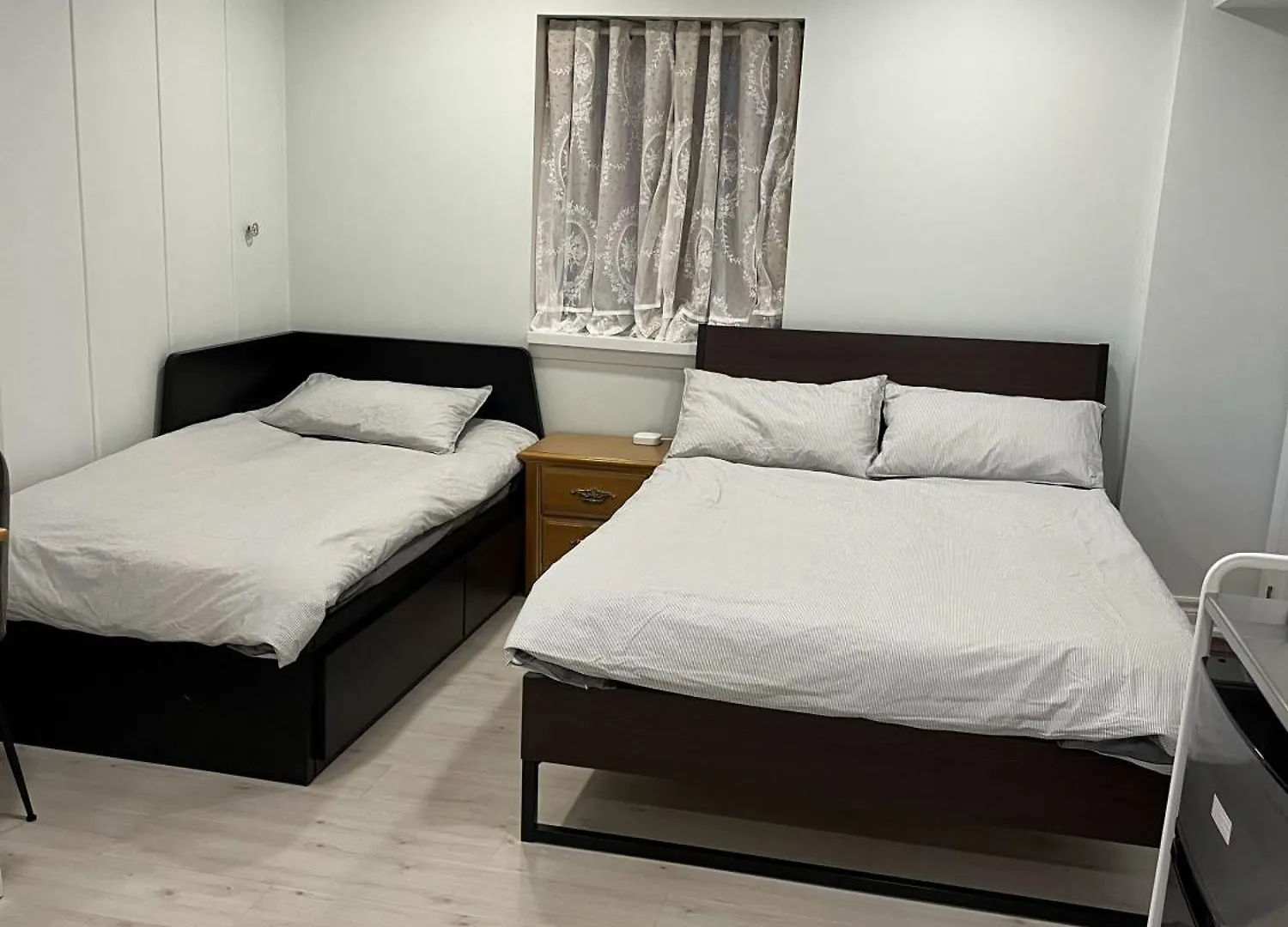 Проживание в семье Bayview Village Private Suite Торонто